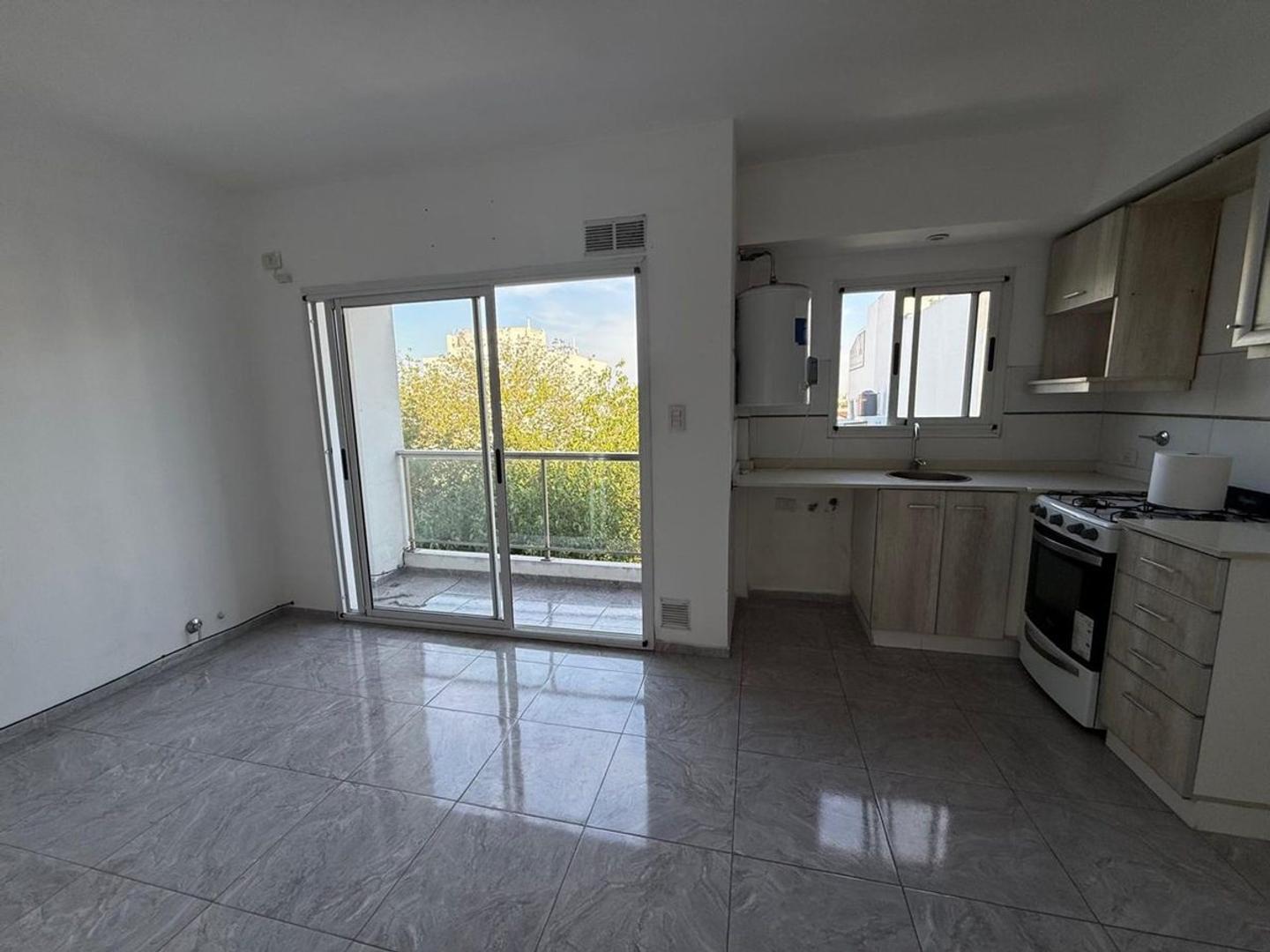 Departamento en Alquiler en Villa Luzuriaga, $ 420.000