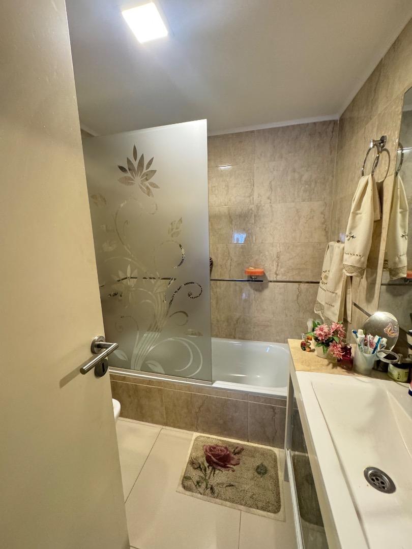 Depto 3 amb. moderno a la calle con balcón