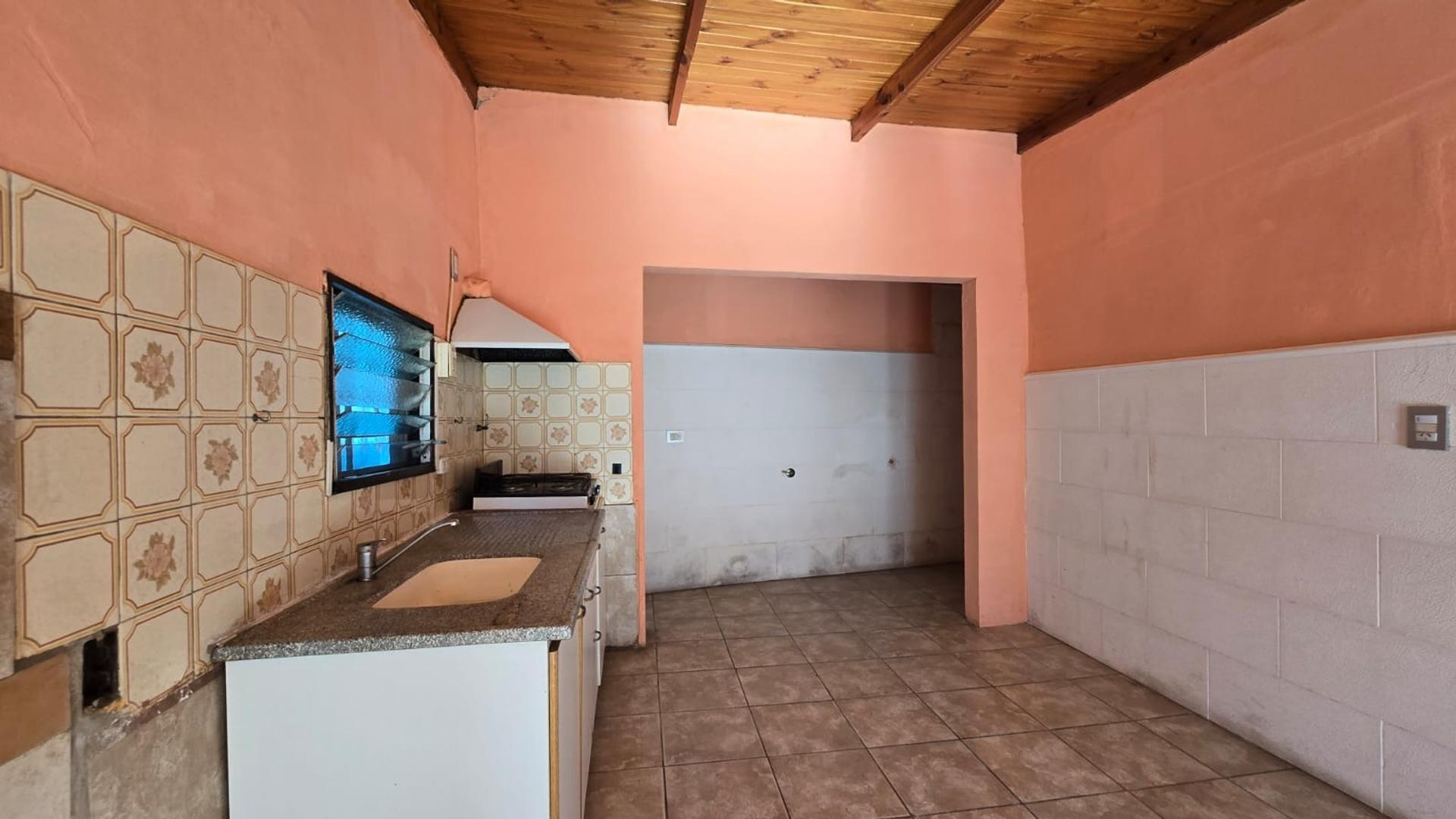 Casa 2 ambientes con 1 baño