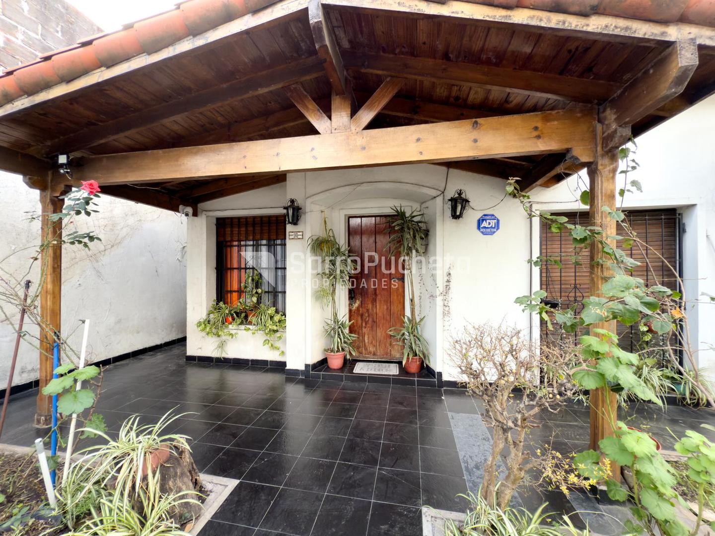 Venta casa 4 ambientes con patio, quincho y piscina en Haedo