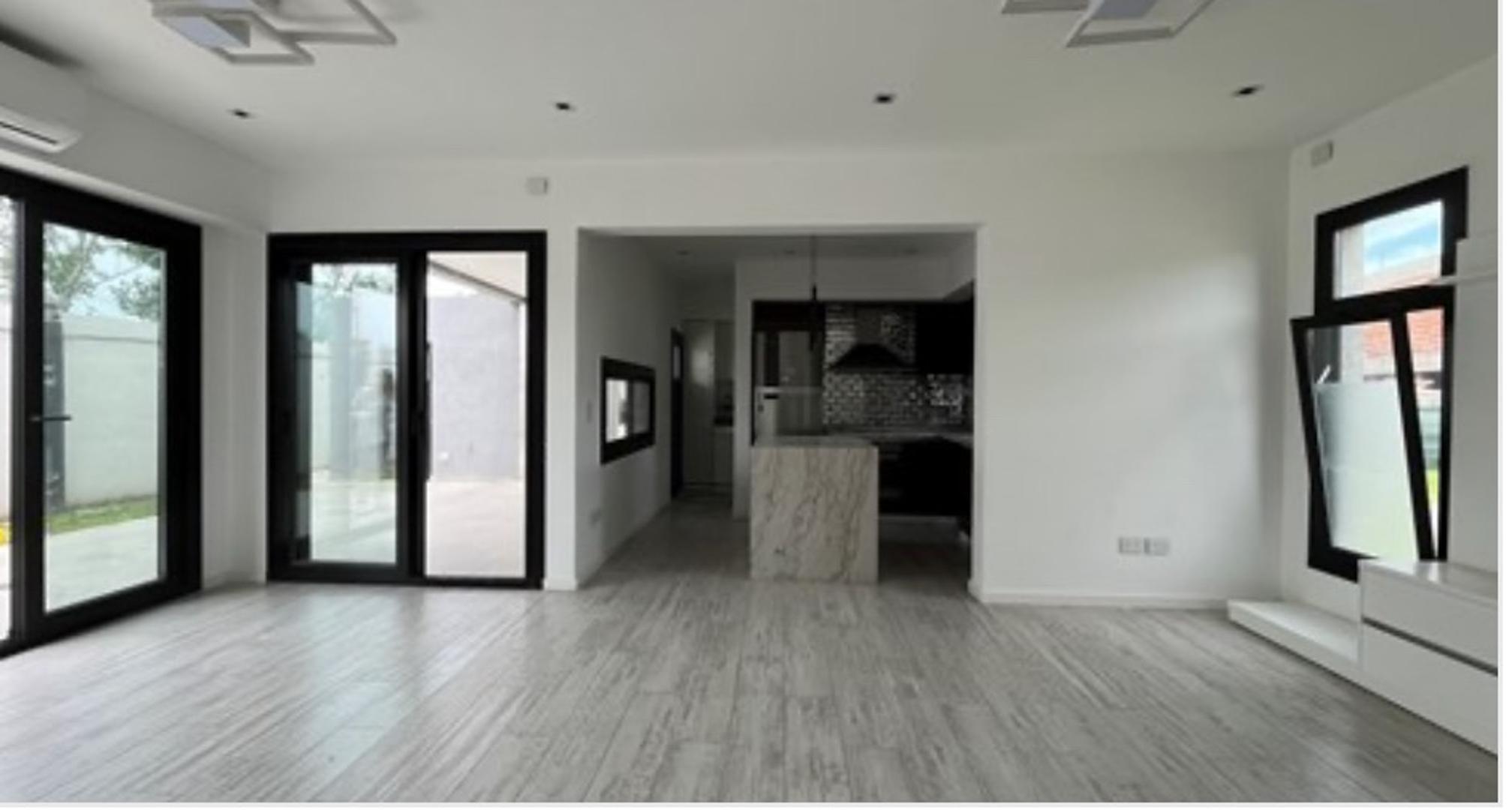 Casa 4 ambientes con 3 baños