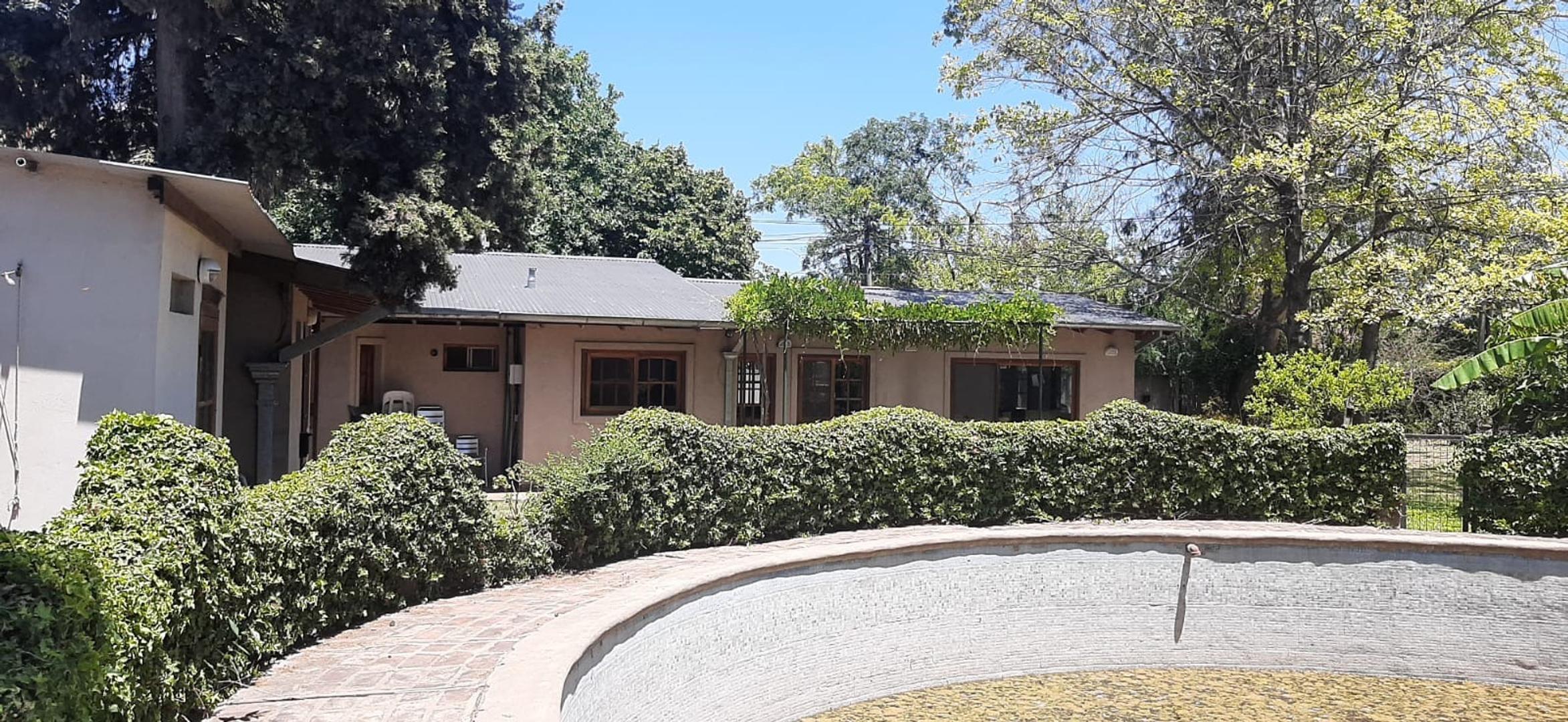 Casa en Venta con 2 cocheras