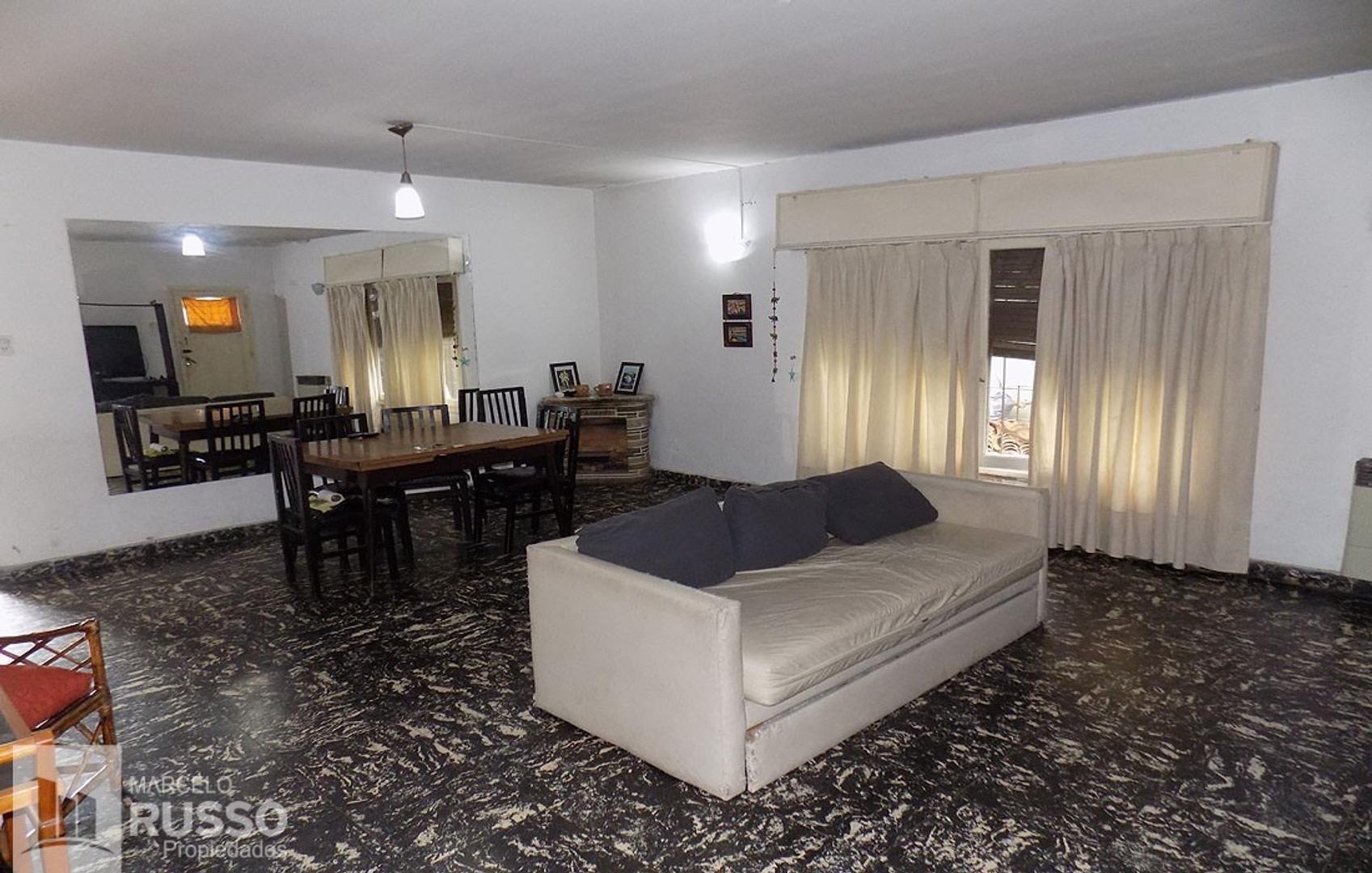 Casa en Venta con 3 cocheras