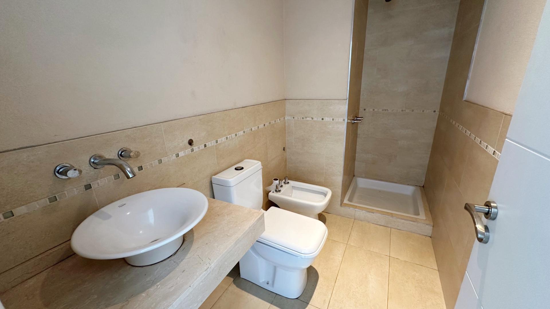 Departamento en Alquiler con 1 cochera