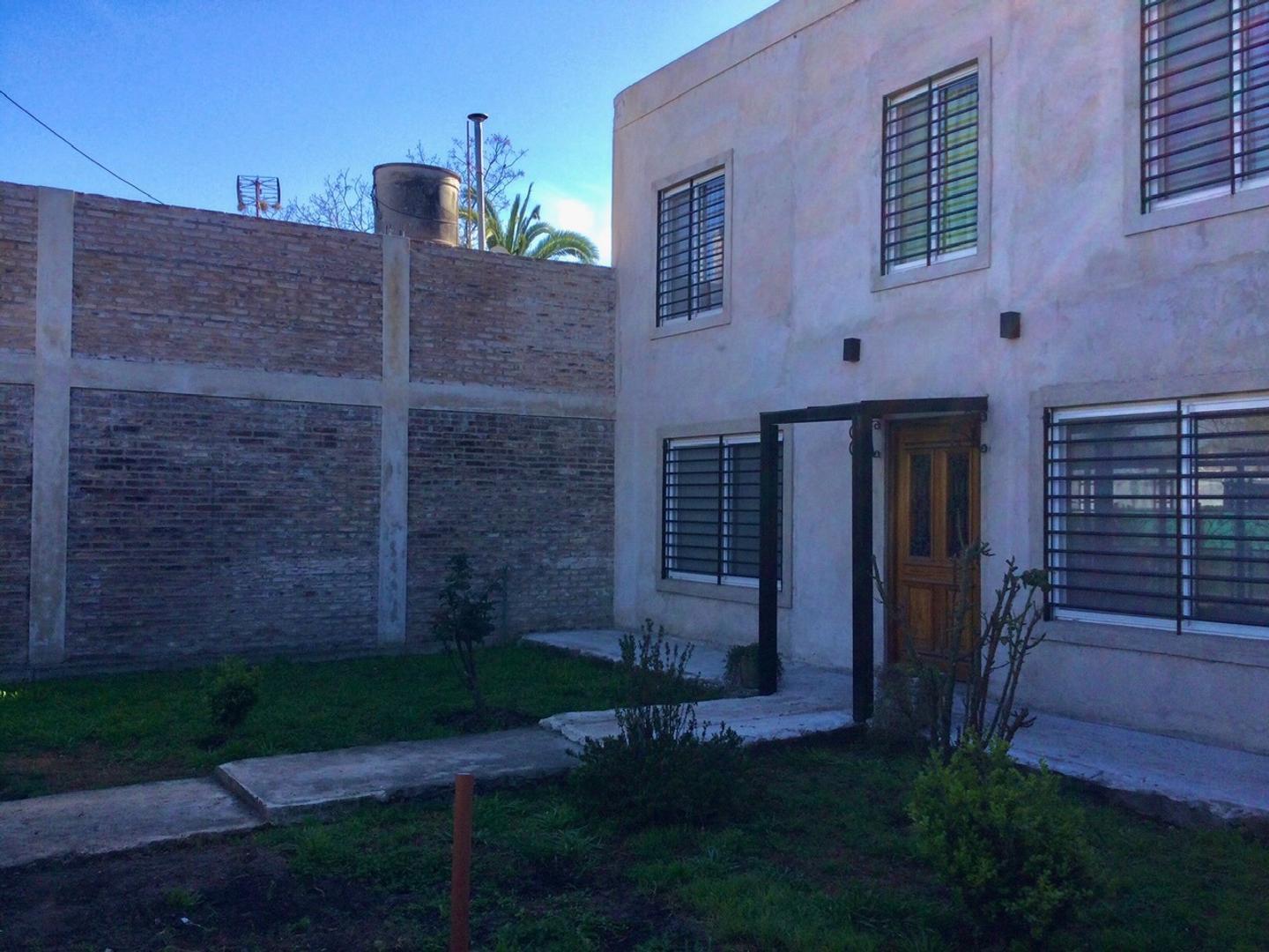 VENTA CASA EN 2 PLANTAS  CON PILETA Y QUINCHO GLEW