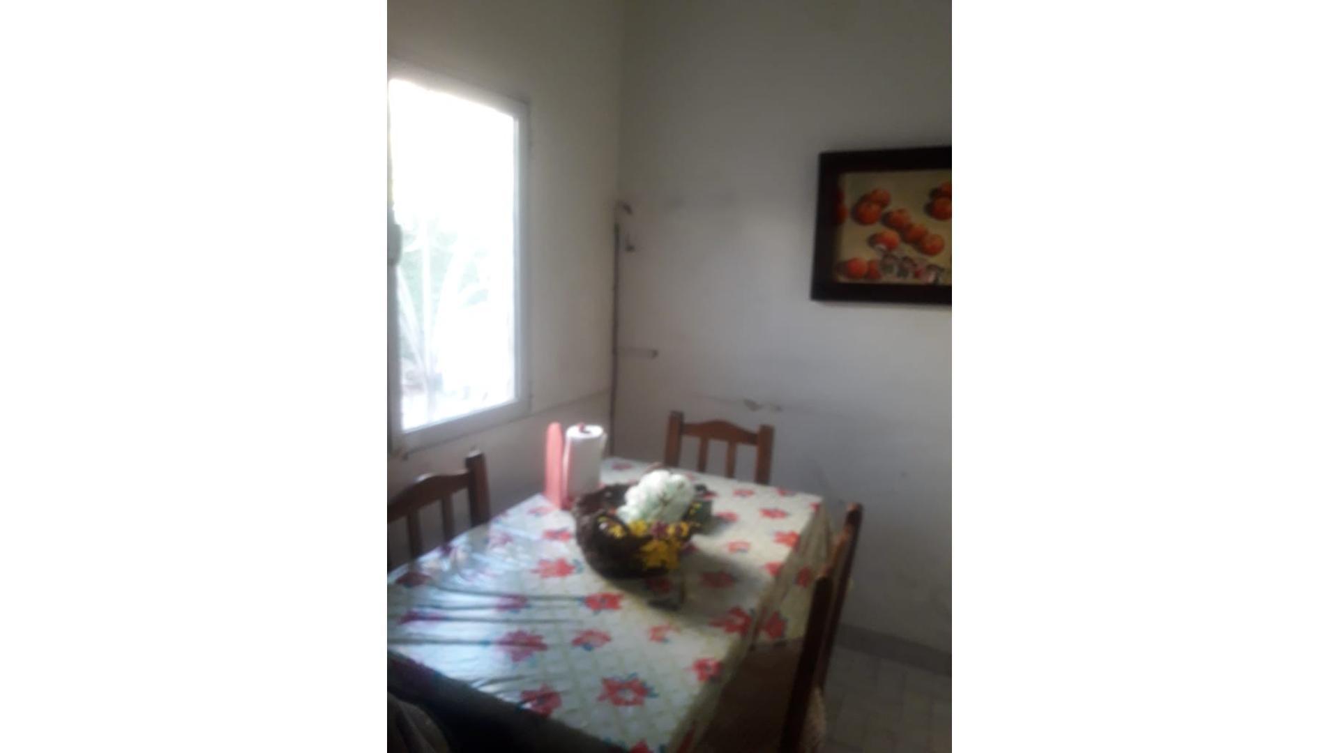 Casa el frente de 2 dormitorios en venta