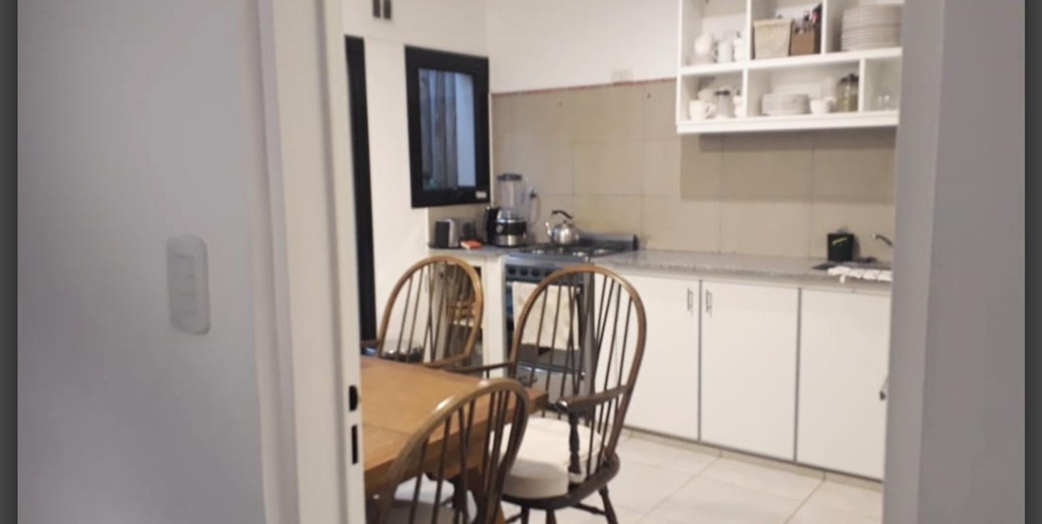 Casa 4 ambientes con 2 baños