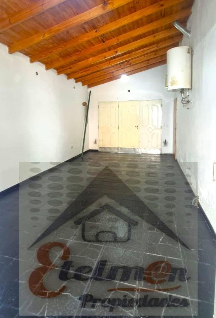 Casa en Alquiler con 2 cocheras