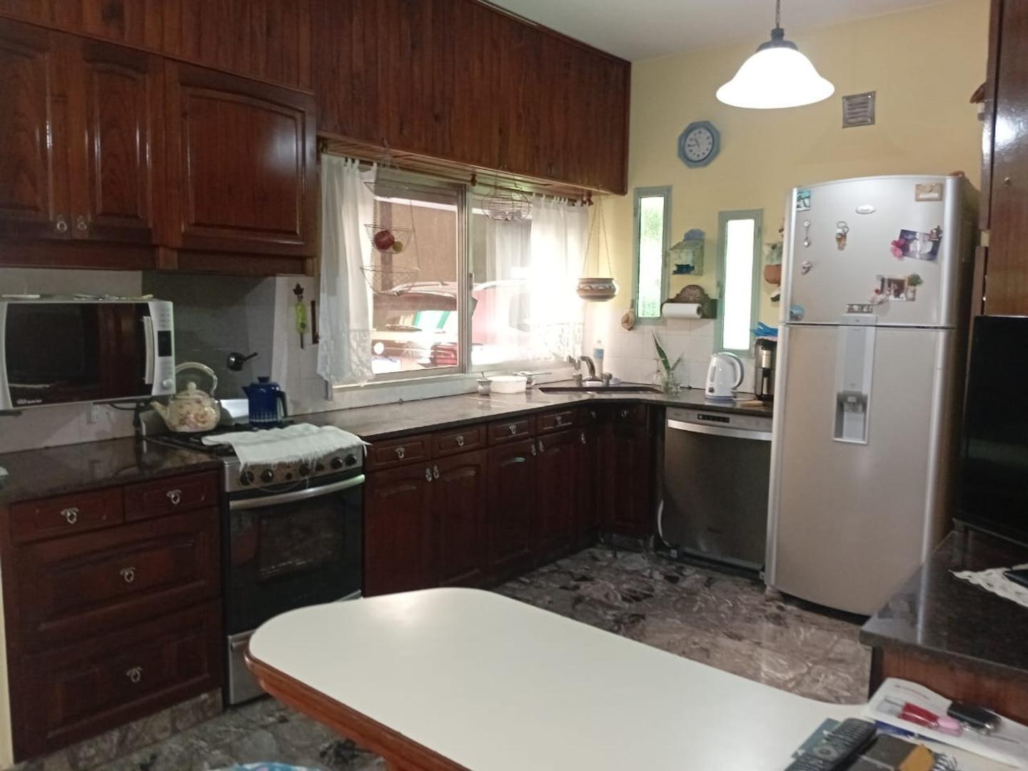 CASA APTA CREDITO CON PARQUE Y PILETA ZONA PASEO LOS BERROS