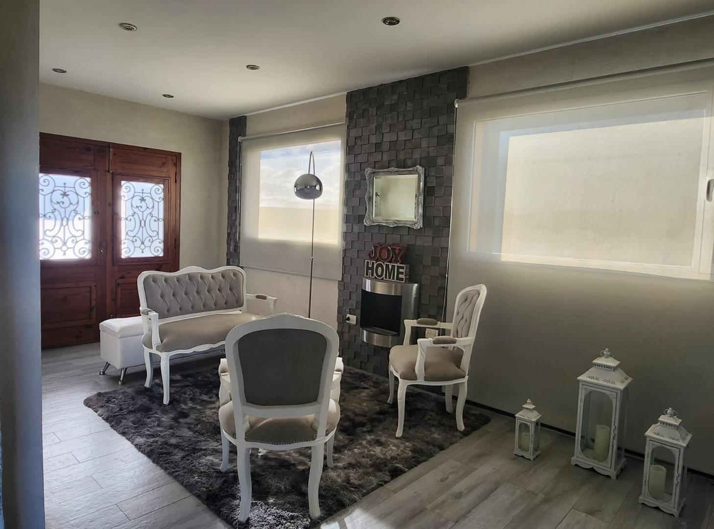 Casa en Venta con 4 cocheras