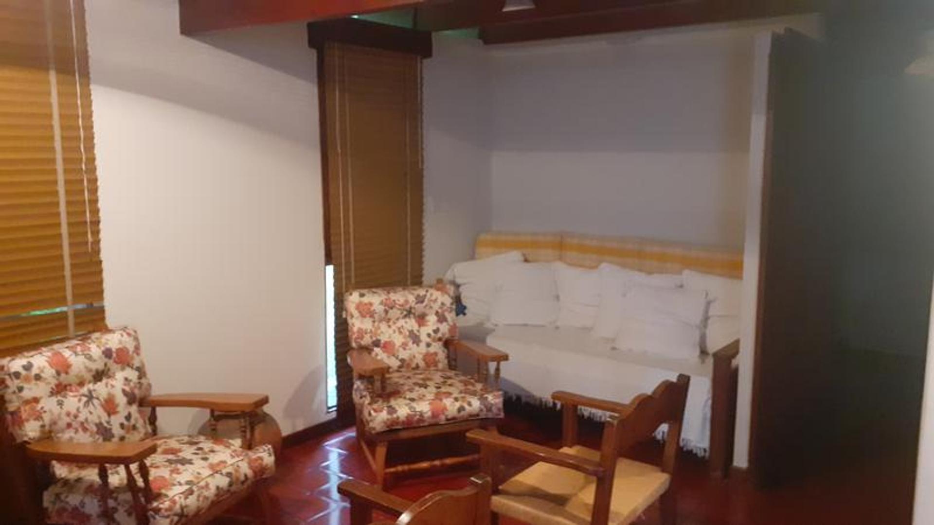 Casa 2 ambientes con 1 baño