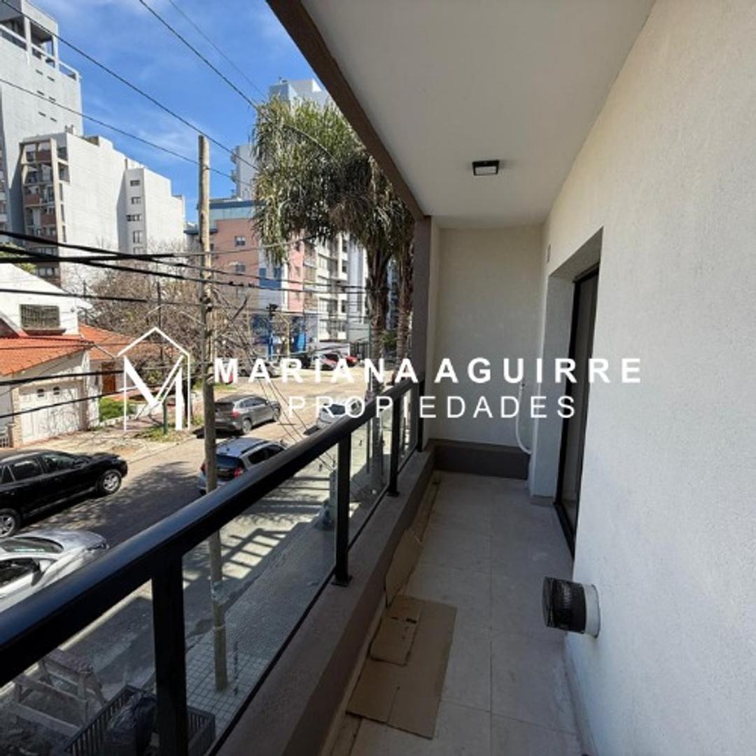 Departamento 1 Amb. al frente con Balcón Apto Profesional.