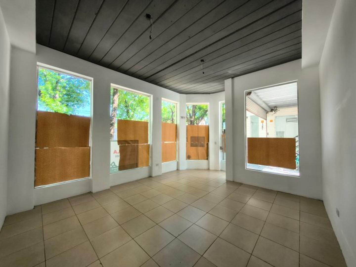 Local en Alquiler en Funes, $ 785.000