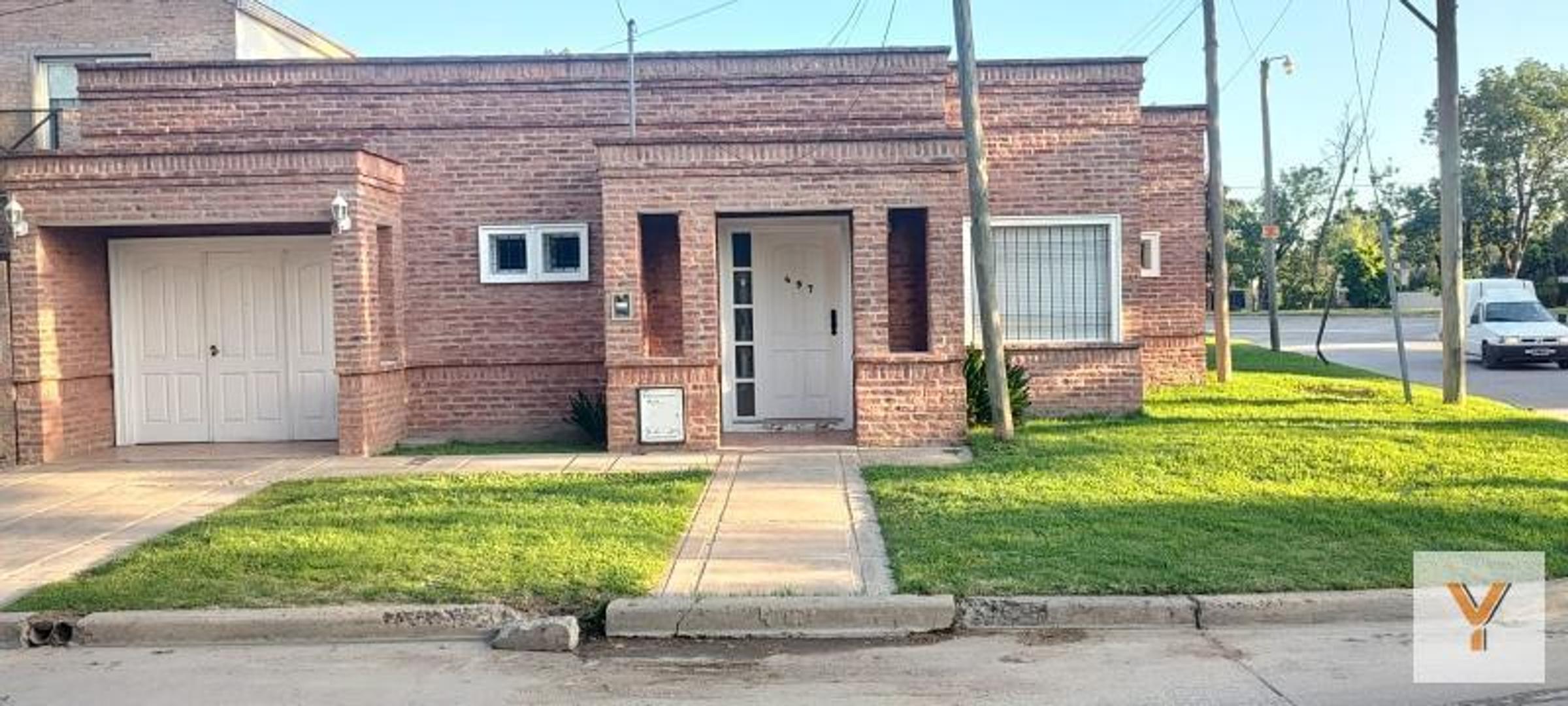 Azcuénaga e/ Ruta Provincial 215 y Teniente Félix Origone