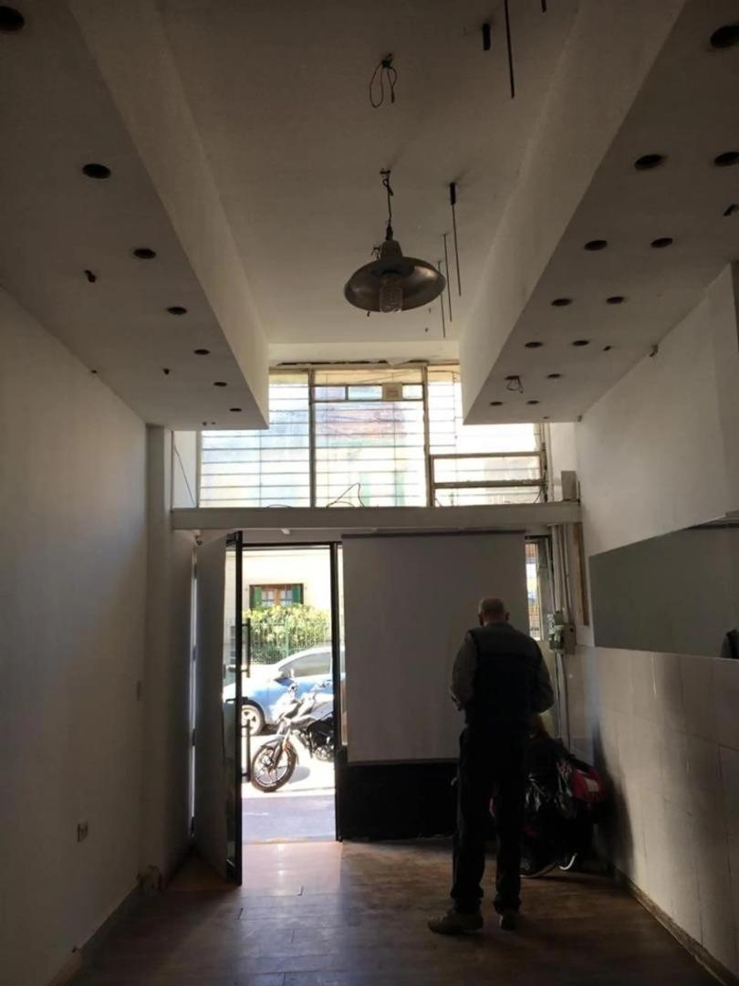 Monseñor Larumbe 10