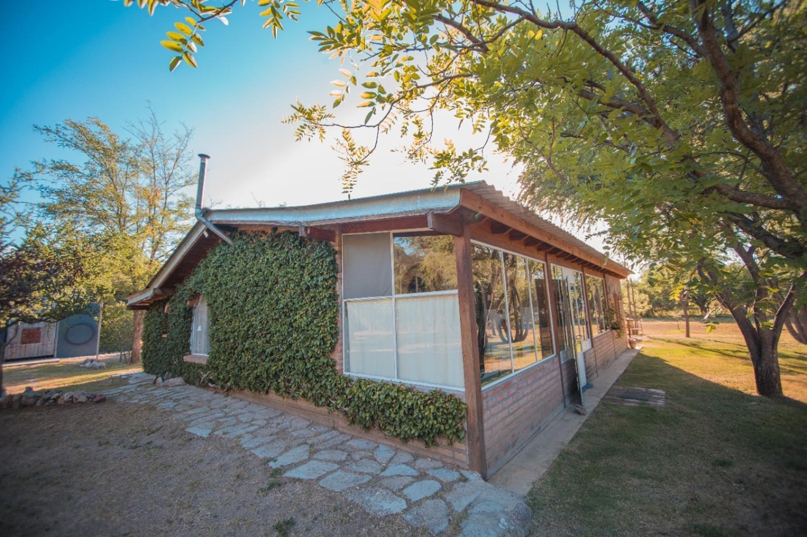 CASA MAS LOCAL SOBRE AVDA. SANTA ROSA DEL CONLARA.VENTA