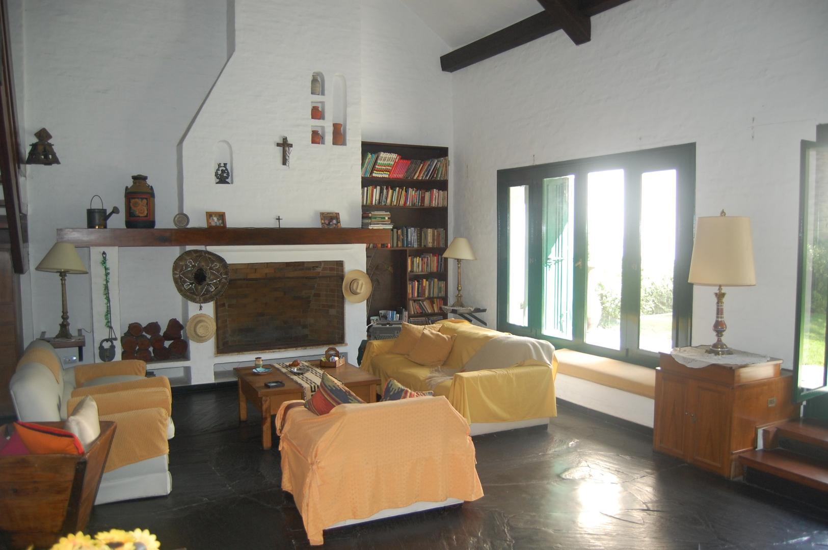 Casa en Venta con 3 cocheras