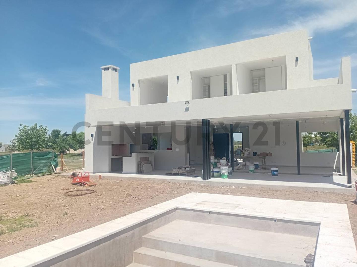 Casa en Venta con 2 cocheras