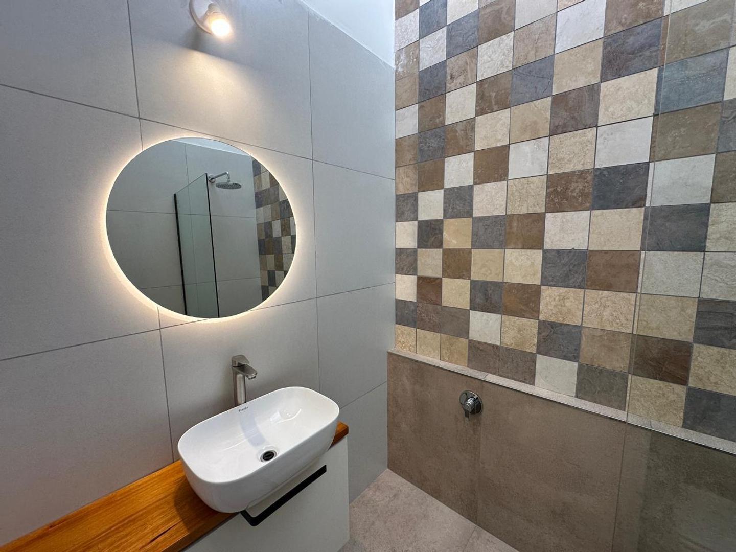 VENTA CASA DE PLANTA ALTA 3 DORMITORIOS AMPLIA TERRAZA
