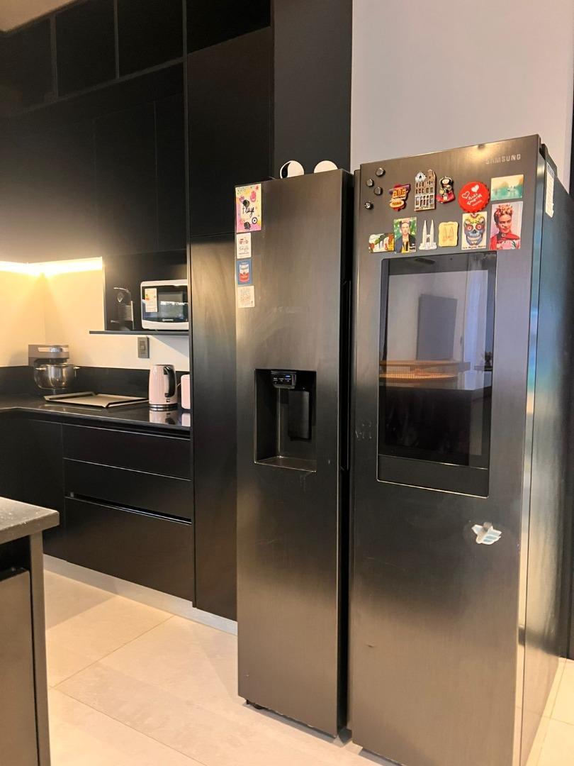 Casa en Alquiler con 3 cocheras