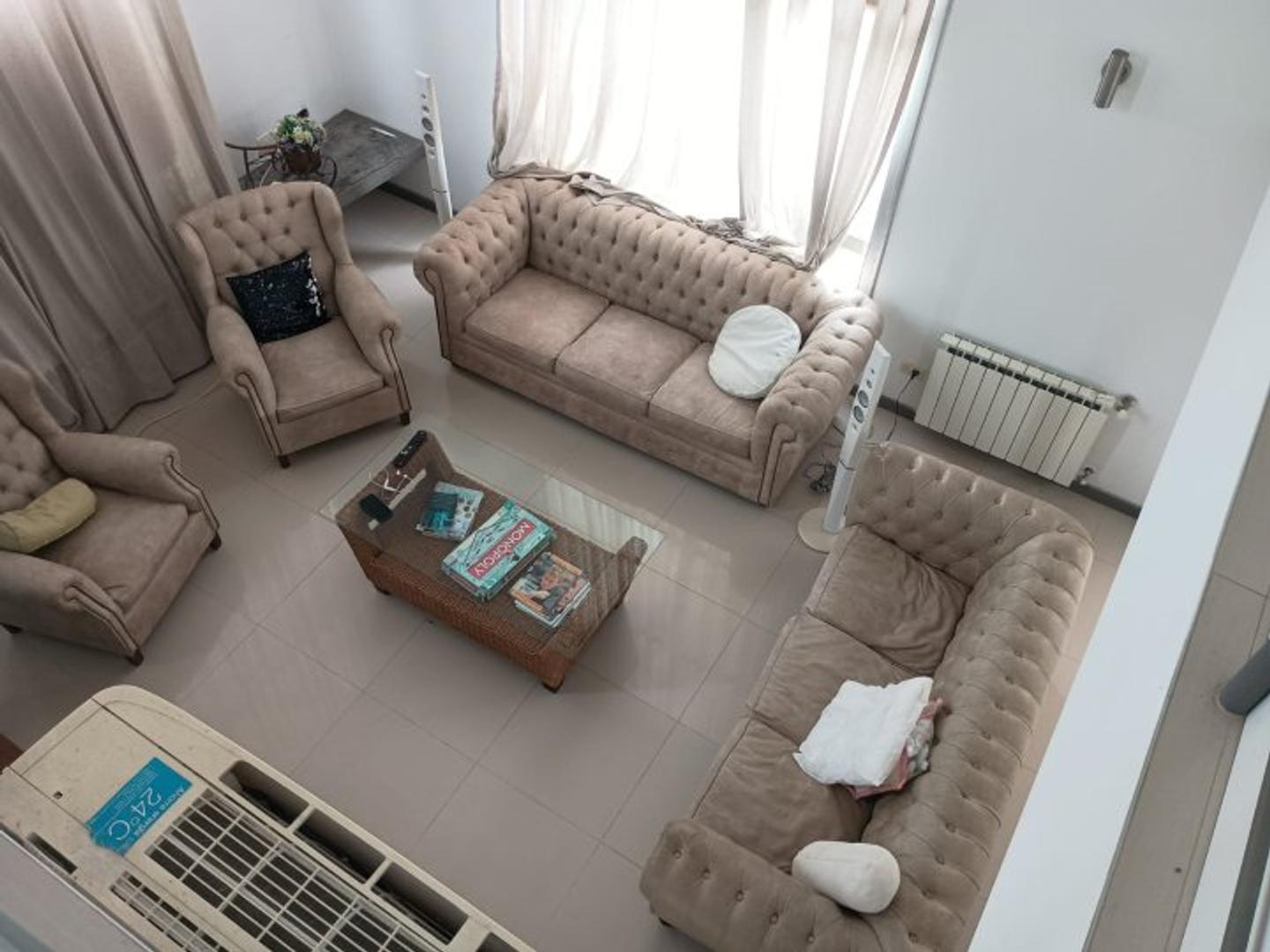 Casa 7 ambientes con 2 baños