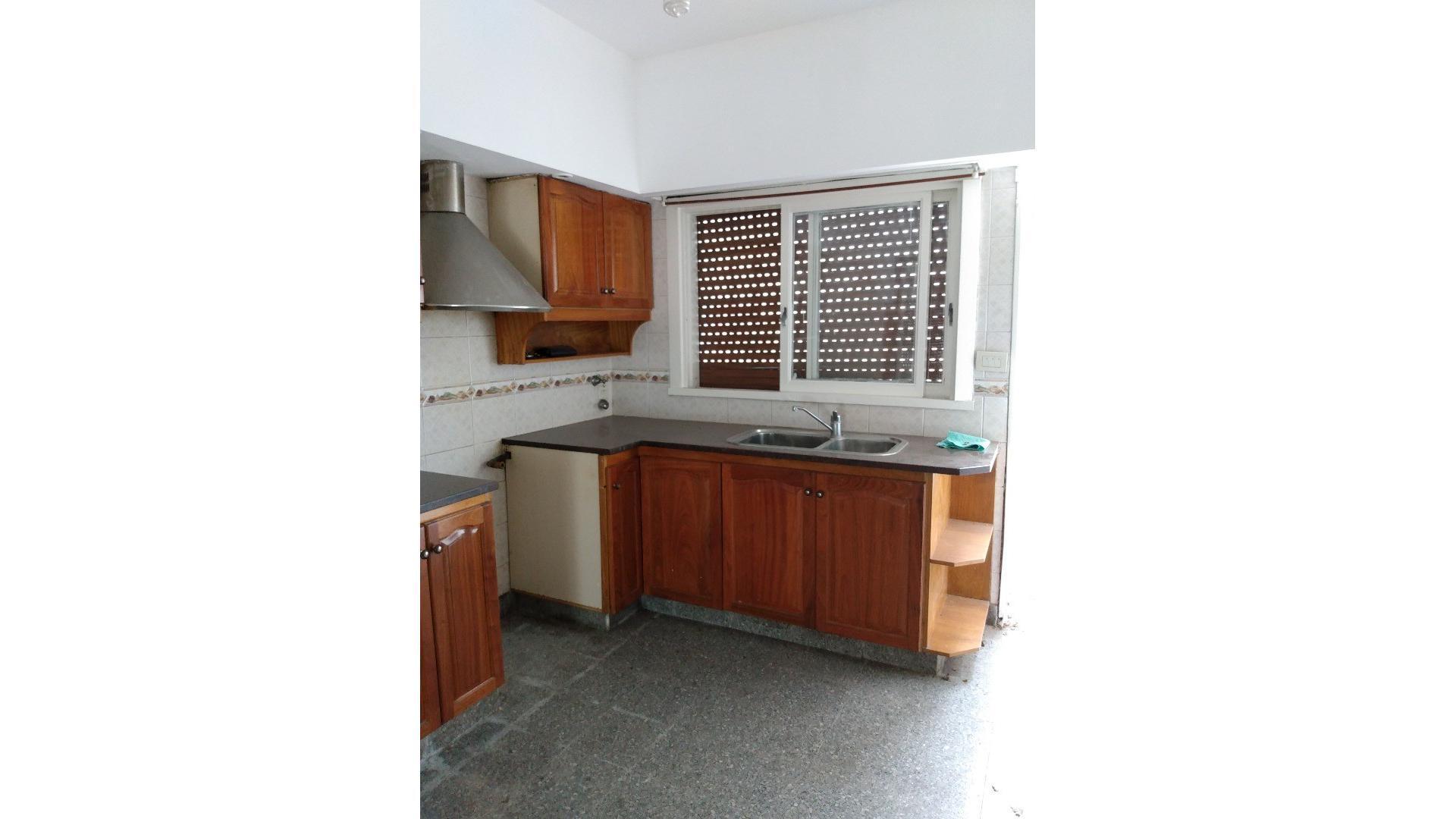 Casa en venta de 3 ambientes. Llavallol