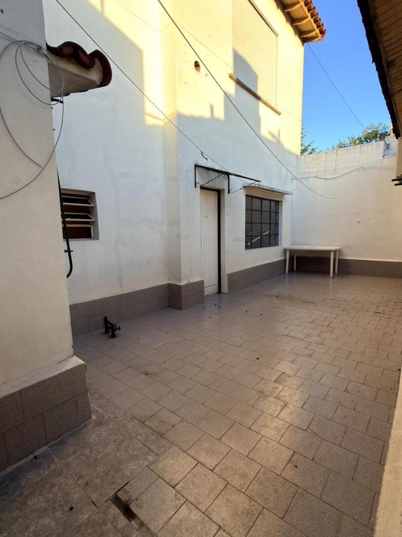 DEPARTAMENTO 2 AMB PLANTA BAJA CON COCHERA Y PATIO