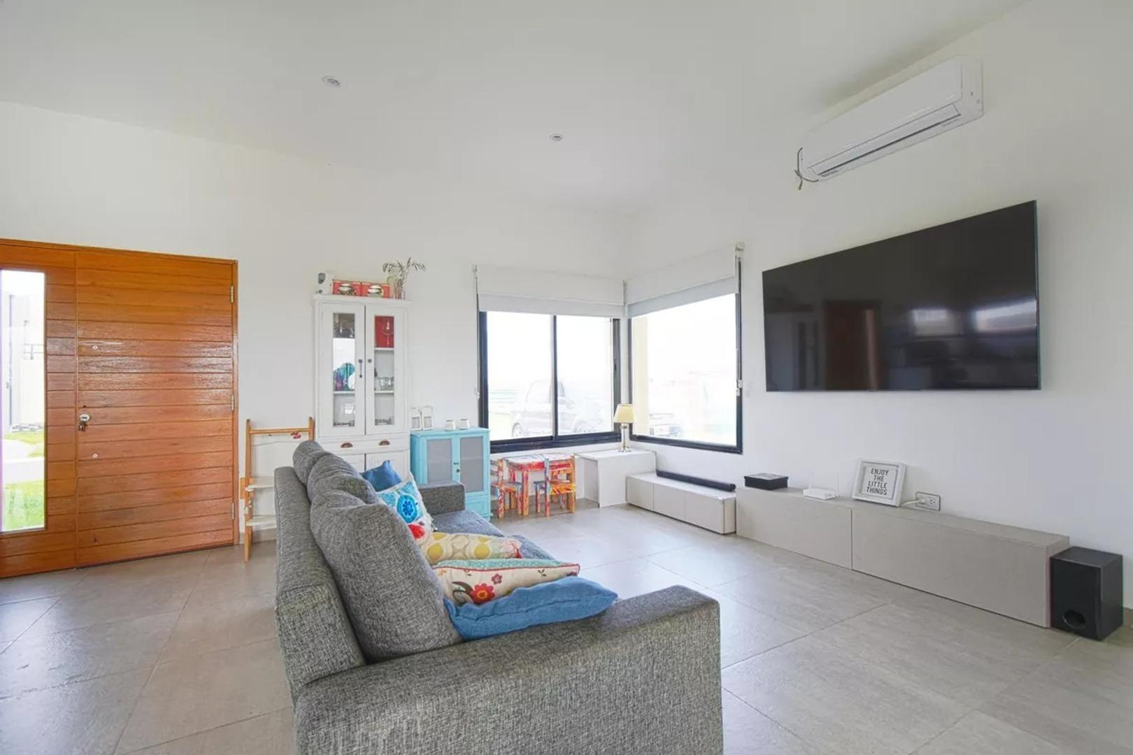 Hermosa casa en venta en lote interno área 7 San Sebastián