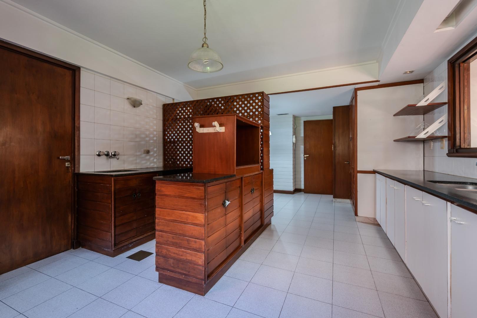 IMPORTANTE RESIDENCIA EN BARRIO DIVINO ROSTRO