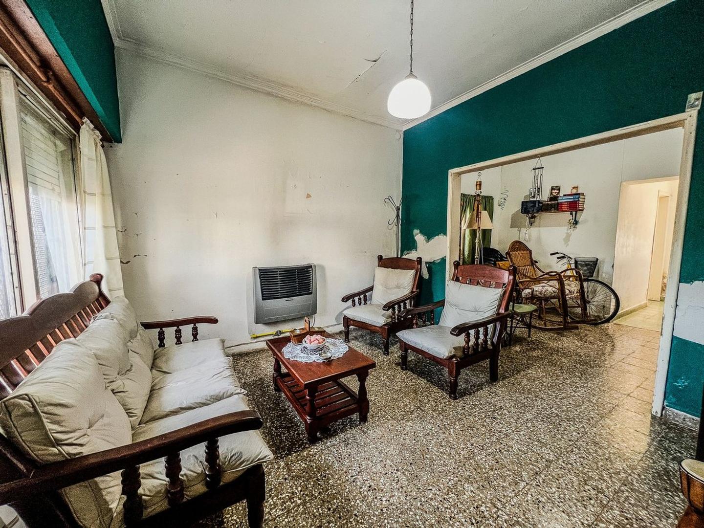 CASA EN VENTA RINGUELET 2 DORMITORIOS