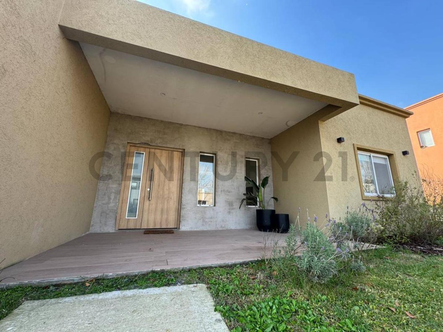 VENTA CASA 4 AMBIENTES CON PILETA SANTA ISABEL 2