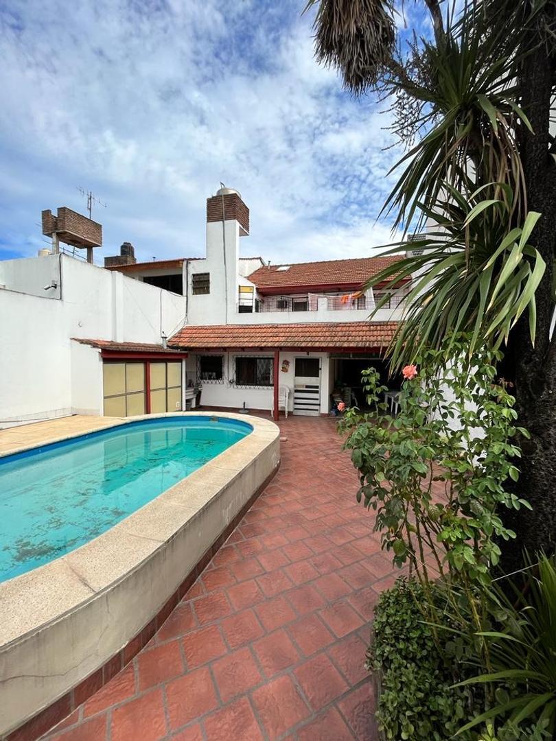 Venta casa chalet de 4 amb c/ cochera ACEPTA PERMUTA