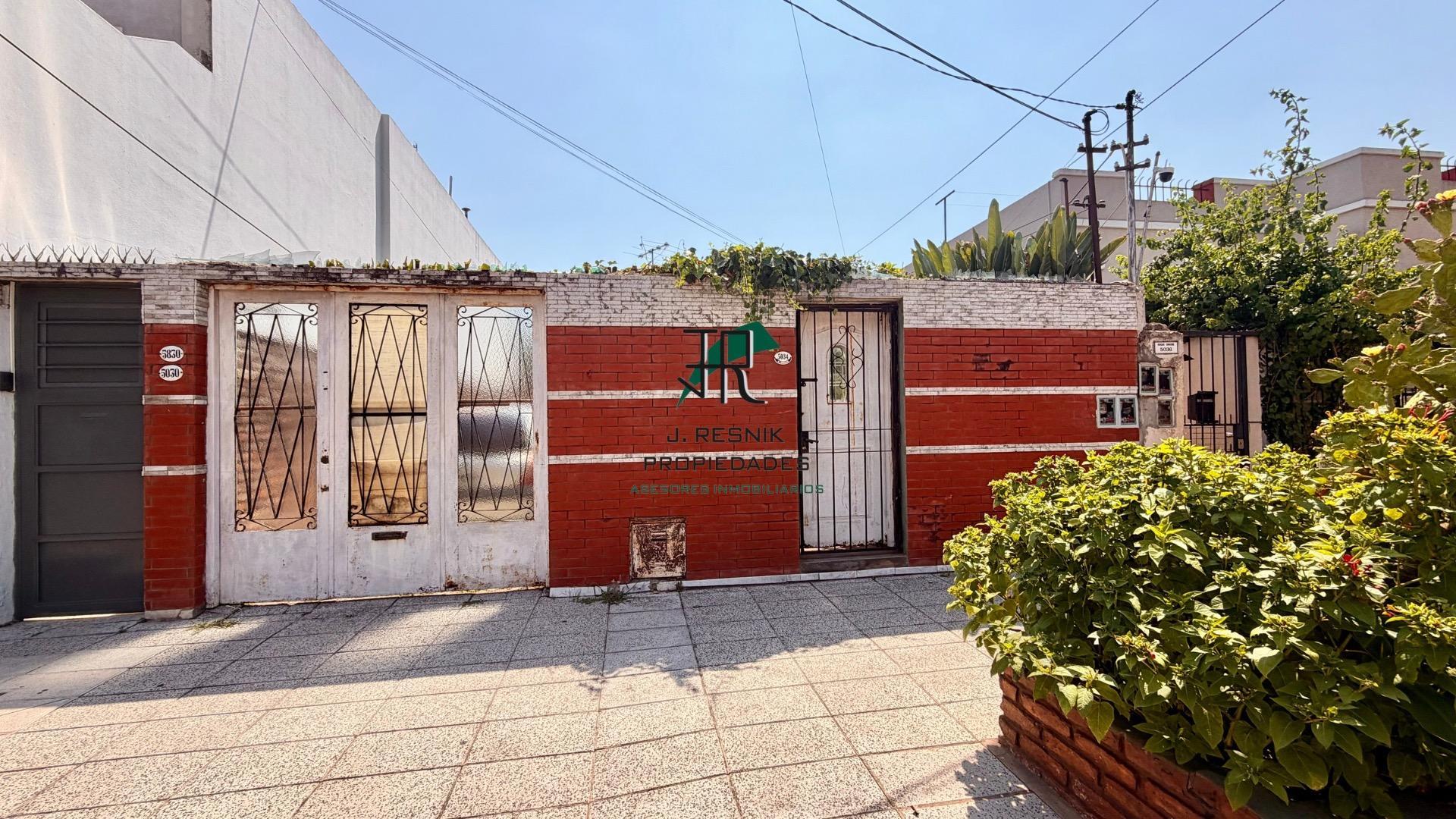 CASA 4 DORMITORIOS COCINA COMEDOR PARQUE MUY BUENA