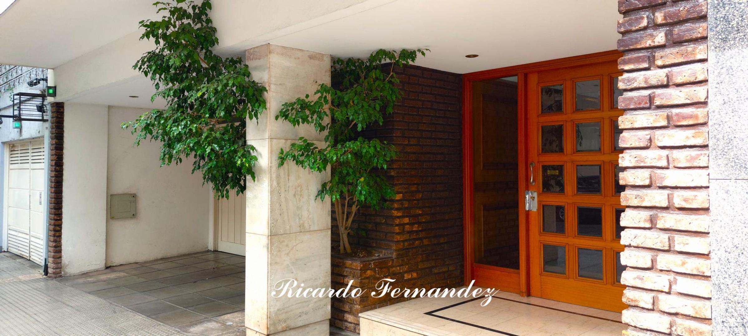 MUY BUEN DEPARTAMENTO: 3 AMBIENTES, COCINA SEPARADA, BALCÓN