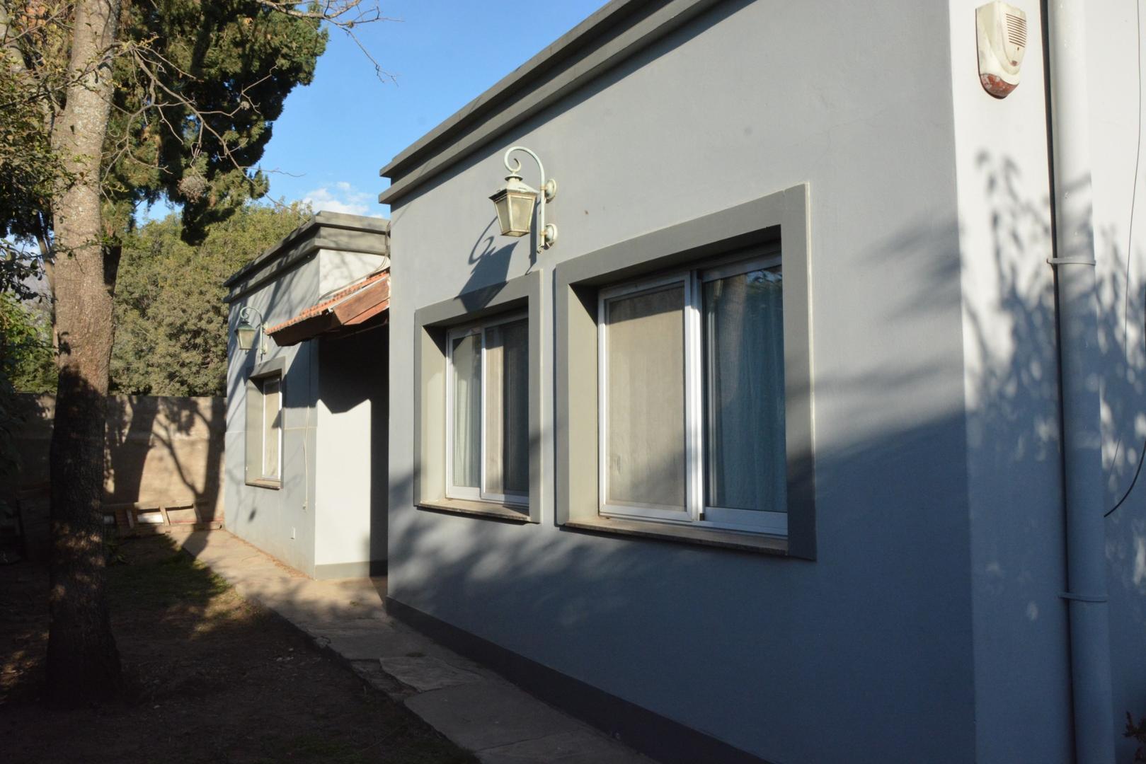 Casa en Venta con 3 cocheras