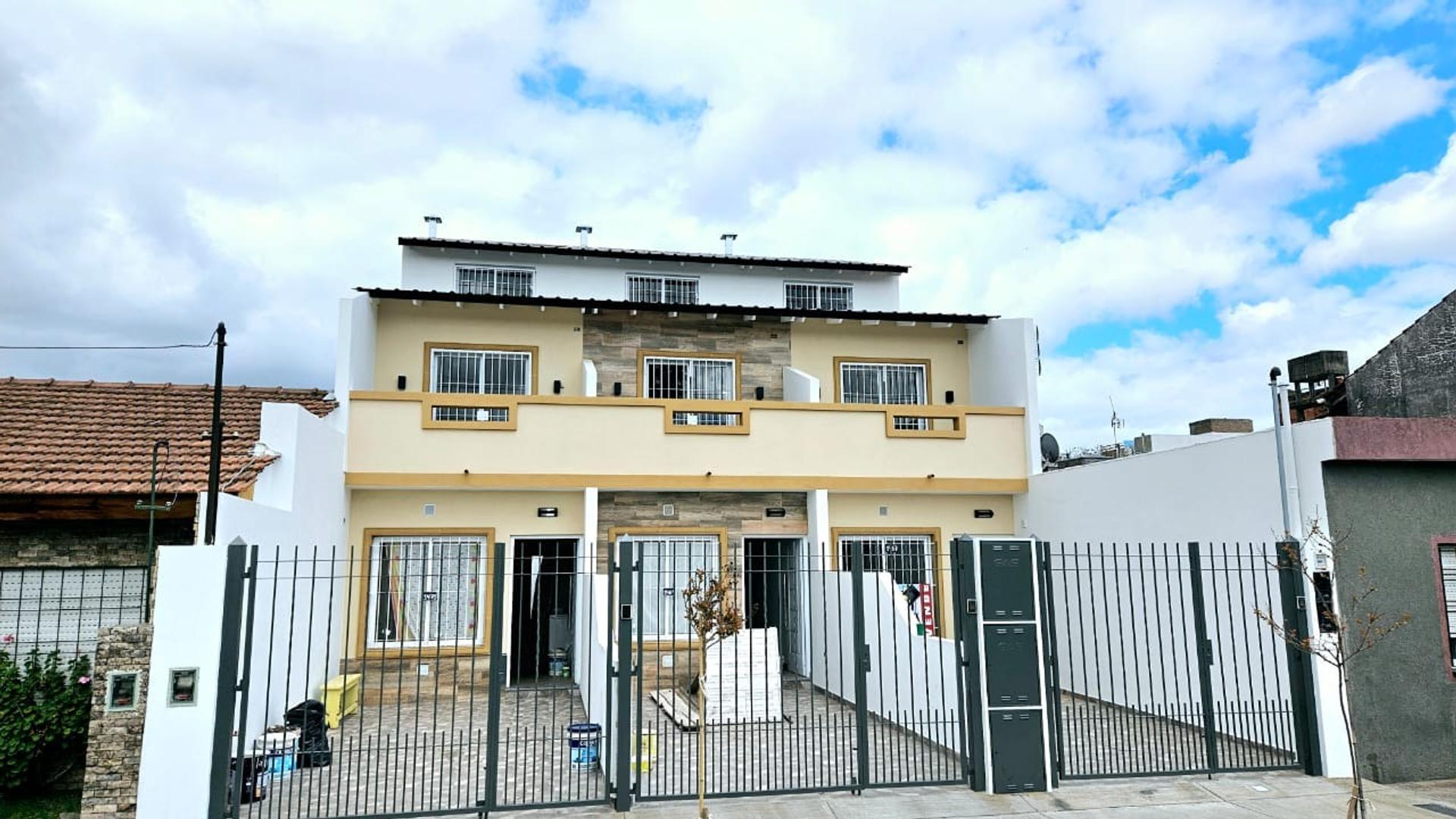 VENTA TRIPLEX 4 AMBIENTES A ESTRENAR SAN JUSTO