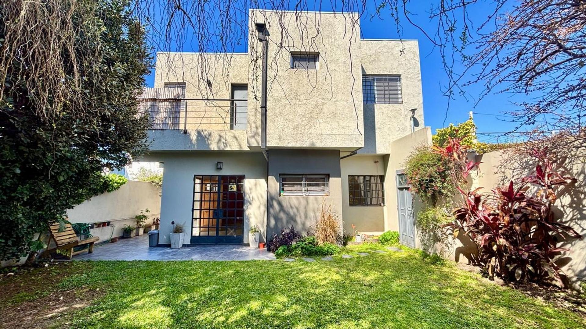 VENTA CASA 5 AMB BERNAL -apto crédito-