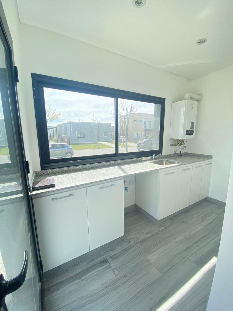 Casa 4 ambientes con 3 baños