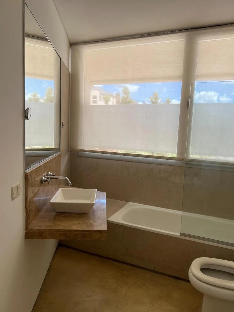 Departamento en Alquiler con 1 cocheras