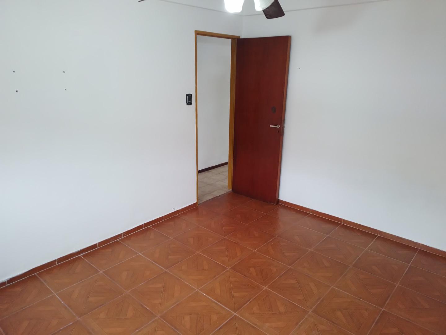 Esteban Merlo 4537 , Piso 1