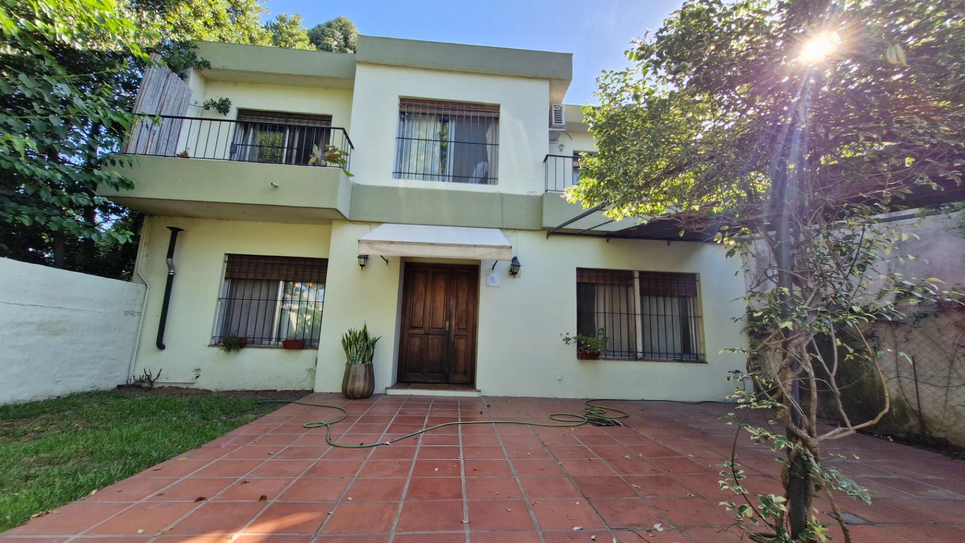 VENTA - EXCELENTE CASA 6 AMBIENTES C/PILETA. BELLA VISTA