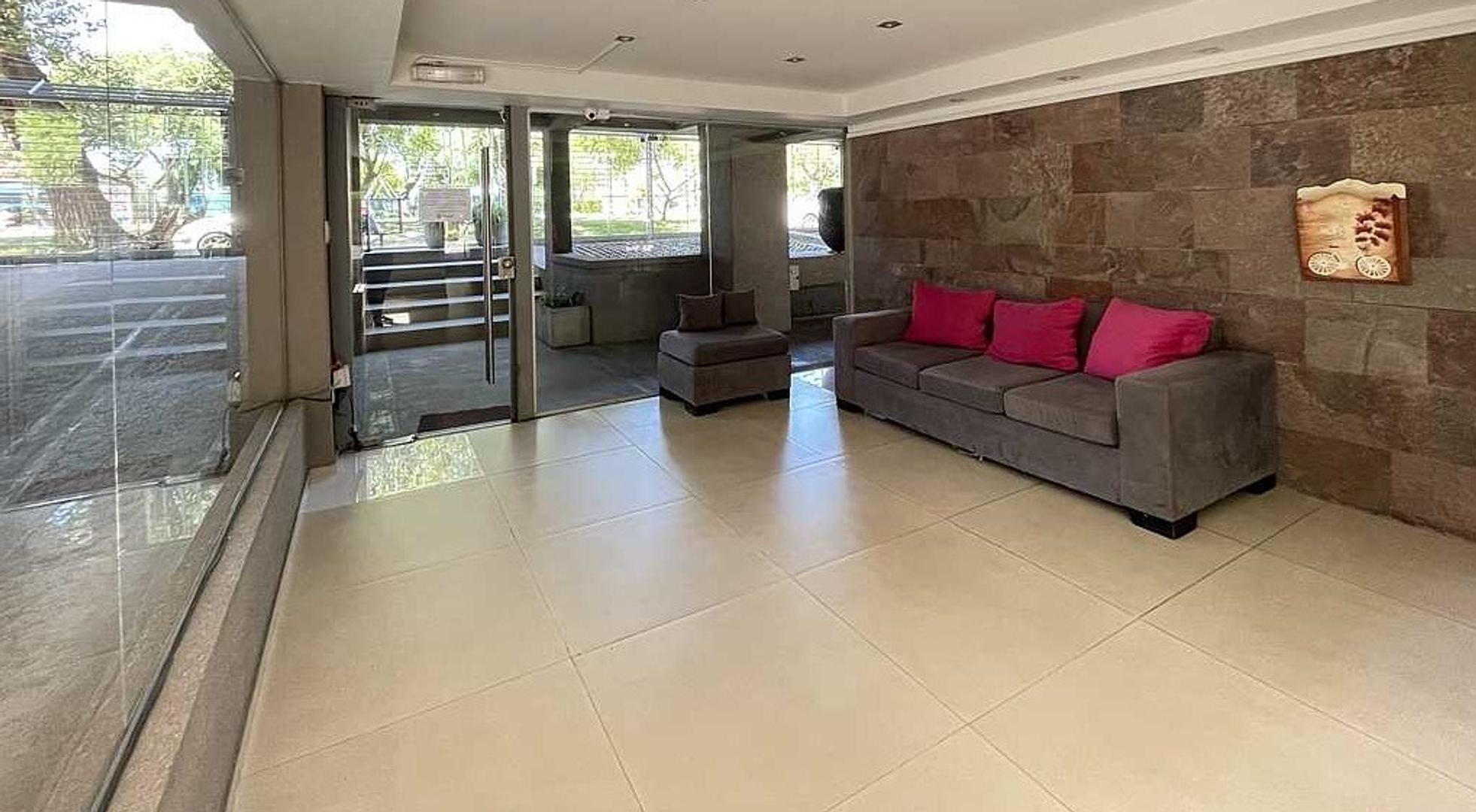 Los Incas 2500, Piso 1