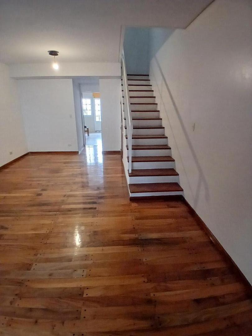 Depto Tipo Casa 4 ambientes con 2 baños