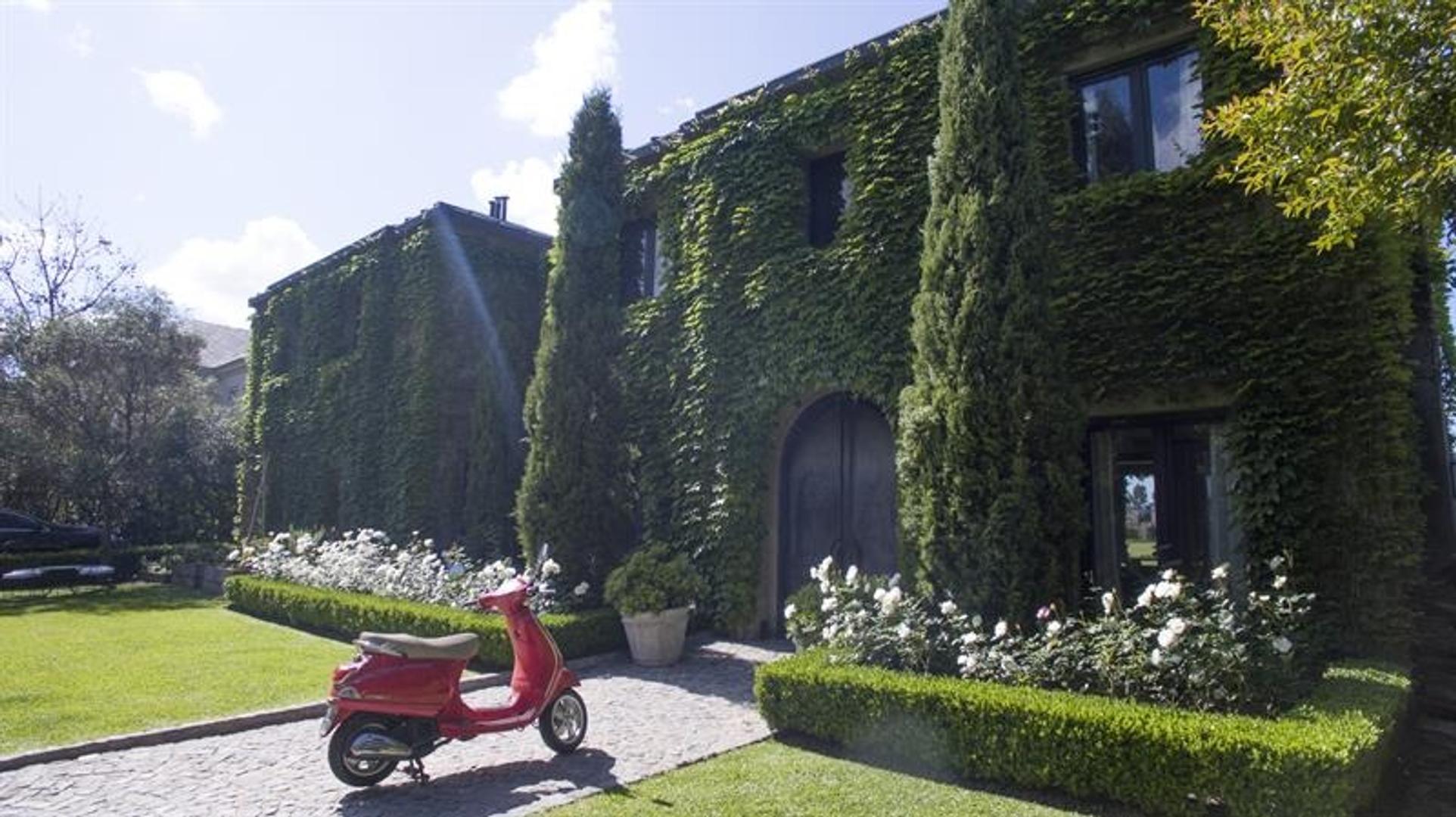 Tortugas Country Club Pj