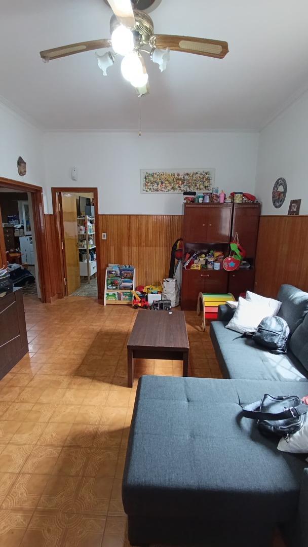 Casa 5 ambientes con 2 baños