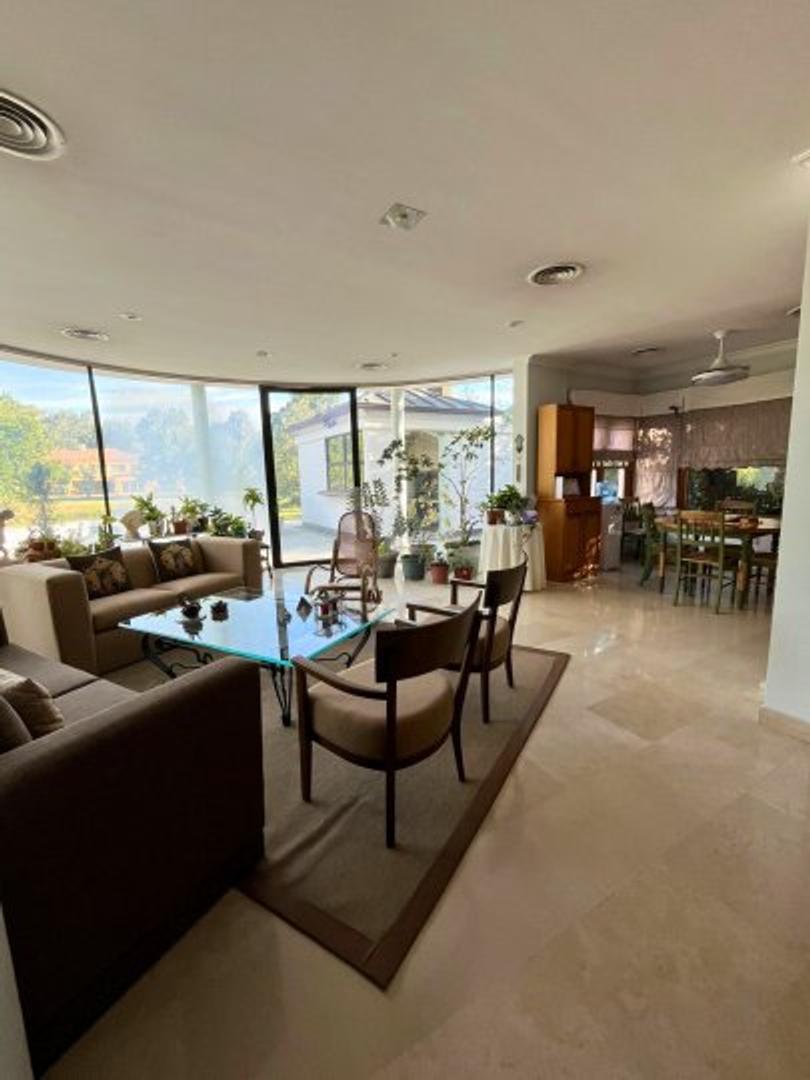 Casa en Venta en Berazategui, USD 1.299.000