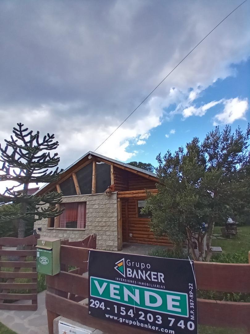 Casa 3 dormitorios y amplia cochera