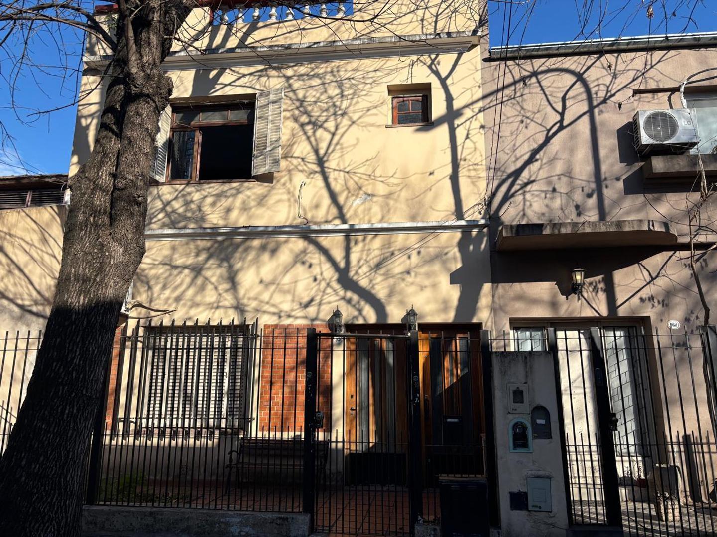PH EN VENTA 2 AMB. EN VERSALLES CON TERRAZA PROPIA EN 1° PISO. ENTRADA INDEPENDIENTE.
