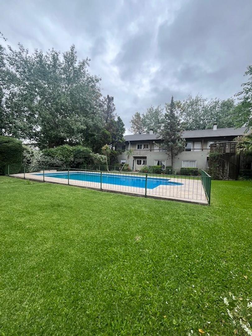 Departamento en venta de 3 ambientes en PB con patio