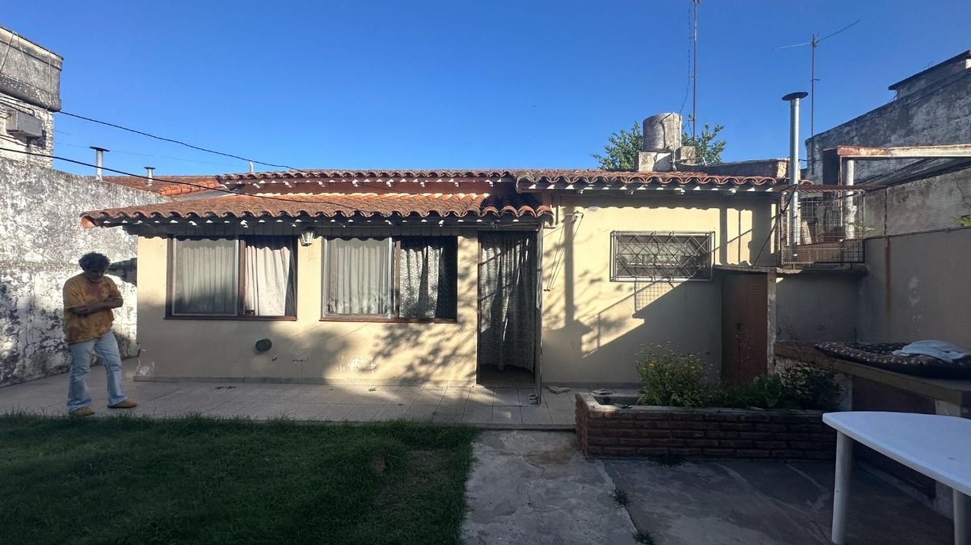 Venta Casa 2 amb. c/patio y cochera
